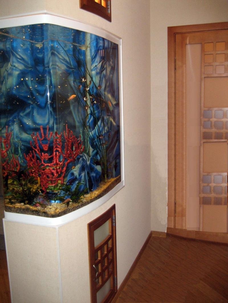 Стена с аквариумом в интерьере