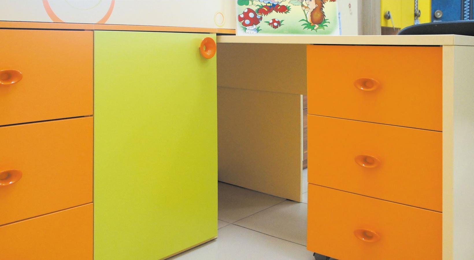 шкаф оранжевый в детскую