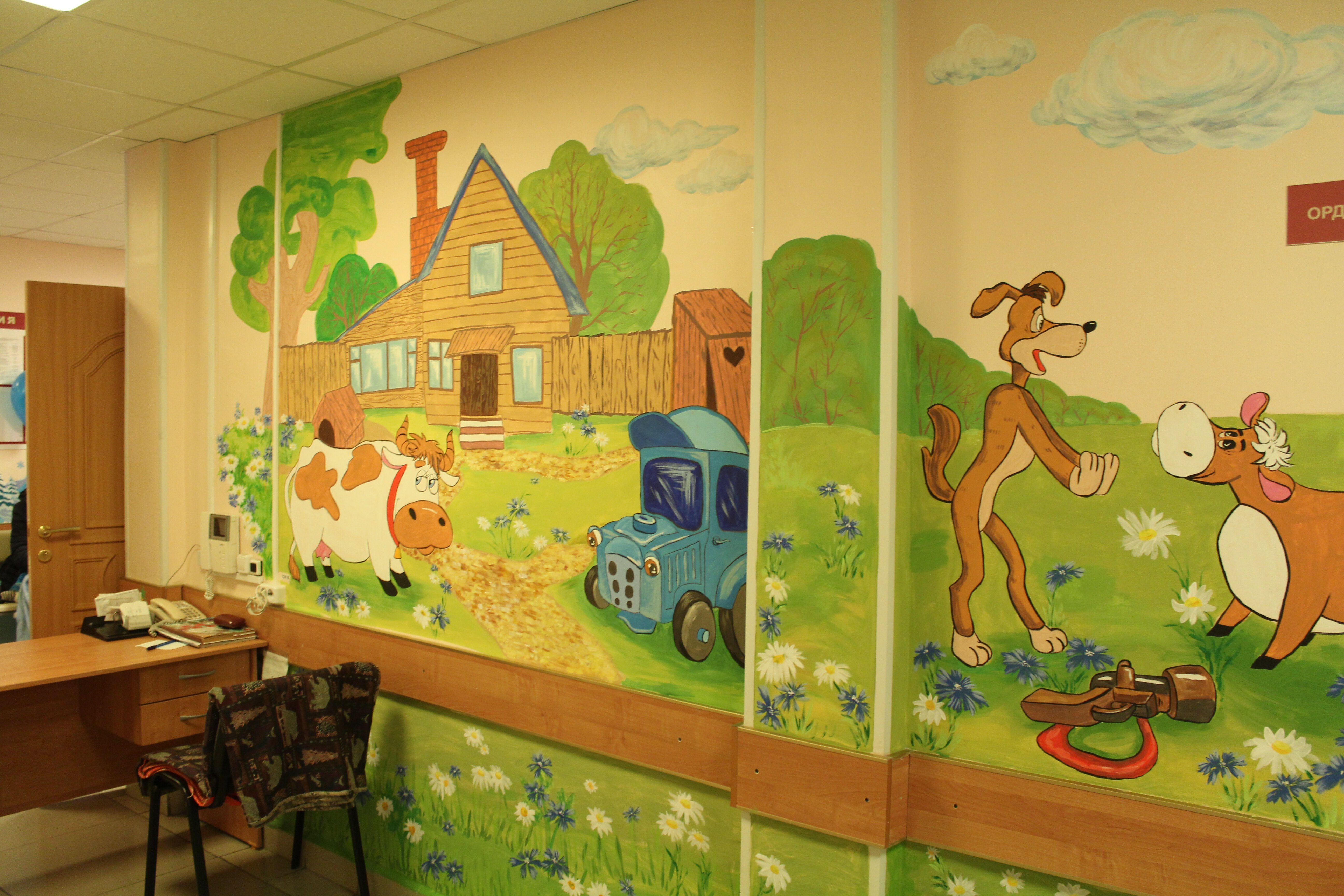 Раскрашивание стен в детском саду