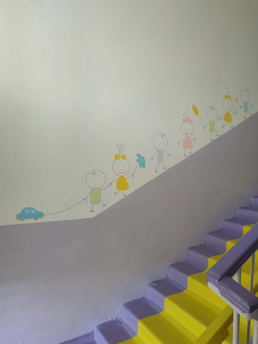 Украшение лестничных пролетов в детском саду (35 фото)
