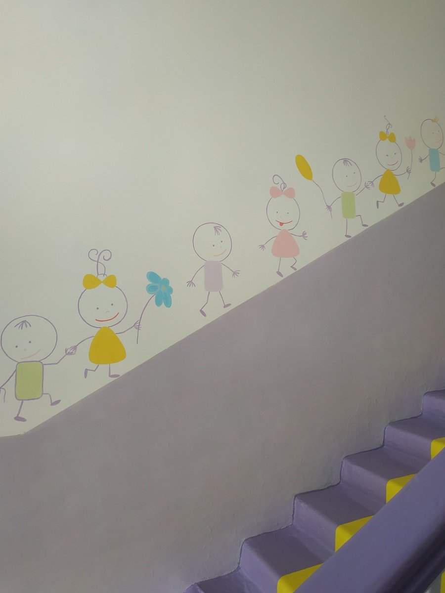 Украсить лестницу в детском саду