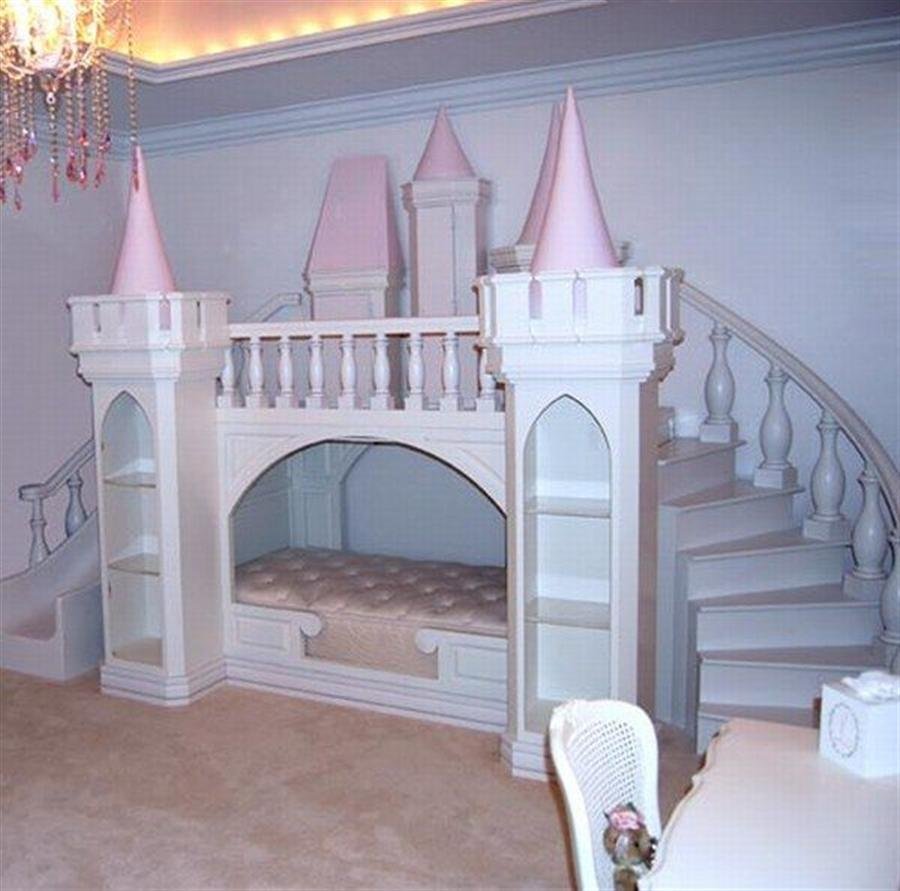 Кровать замок