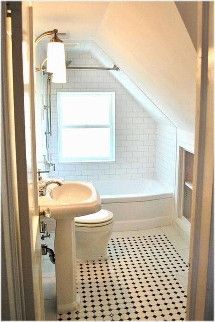 Туалет и душевая под лестницей
