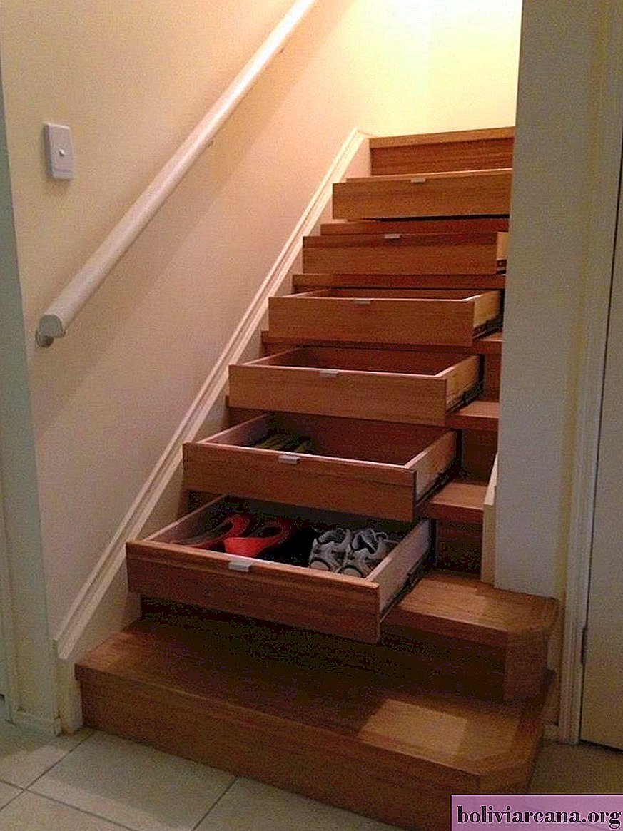 Ящики в ступенях лестницы