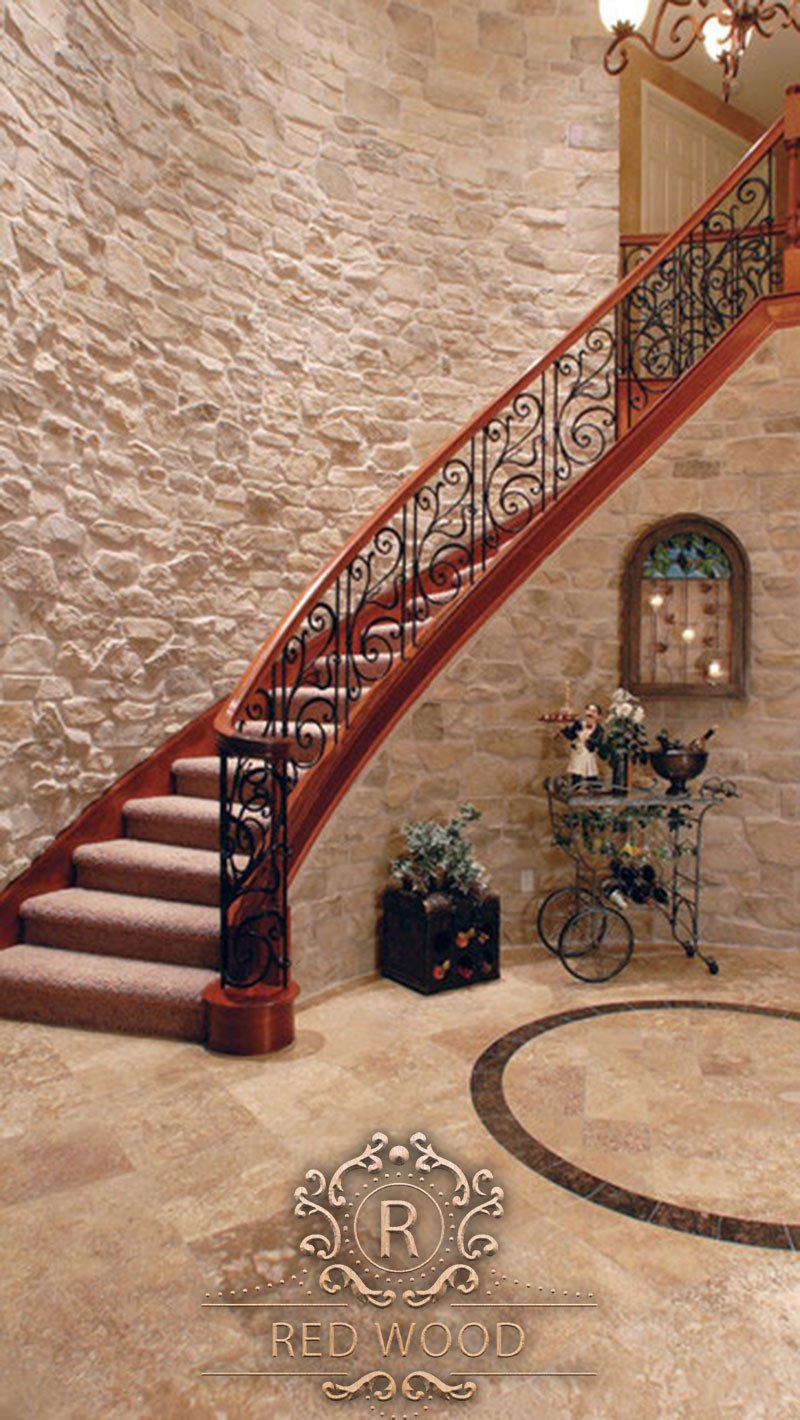 Лестница обделаная камнем