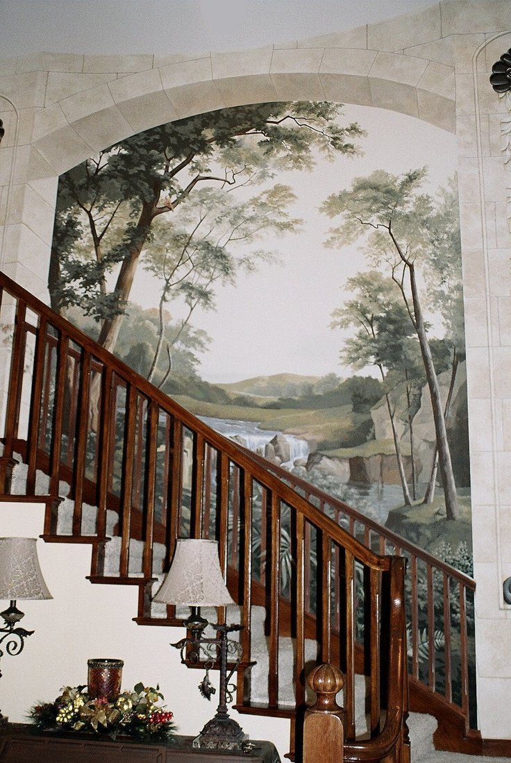 Фреска на лестнице в интерьере