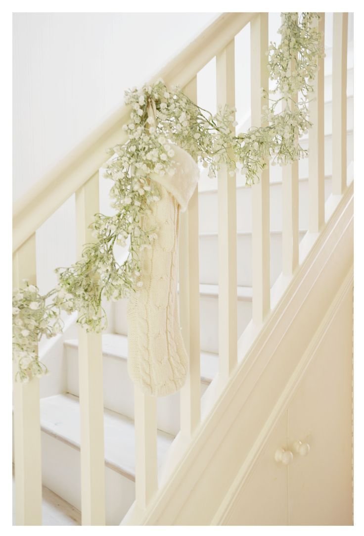 Украсить цветами лестницу свадьбы