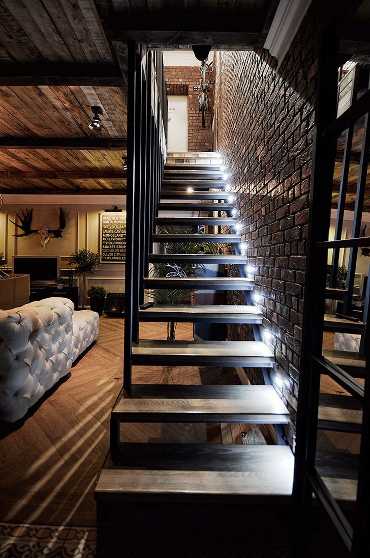Лестница в квартире в стиле лофт
