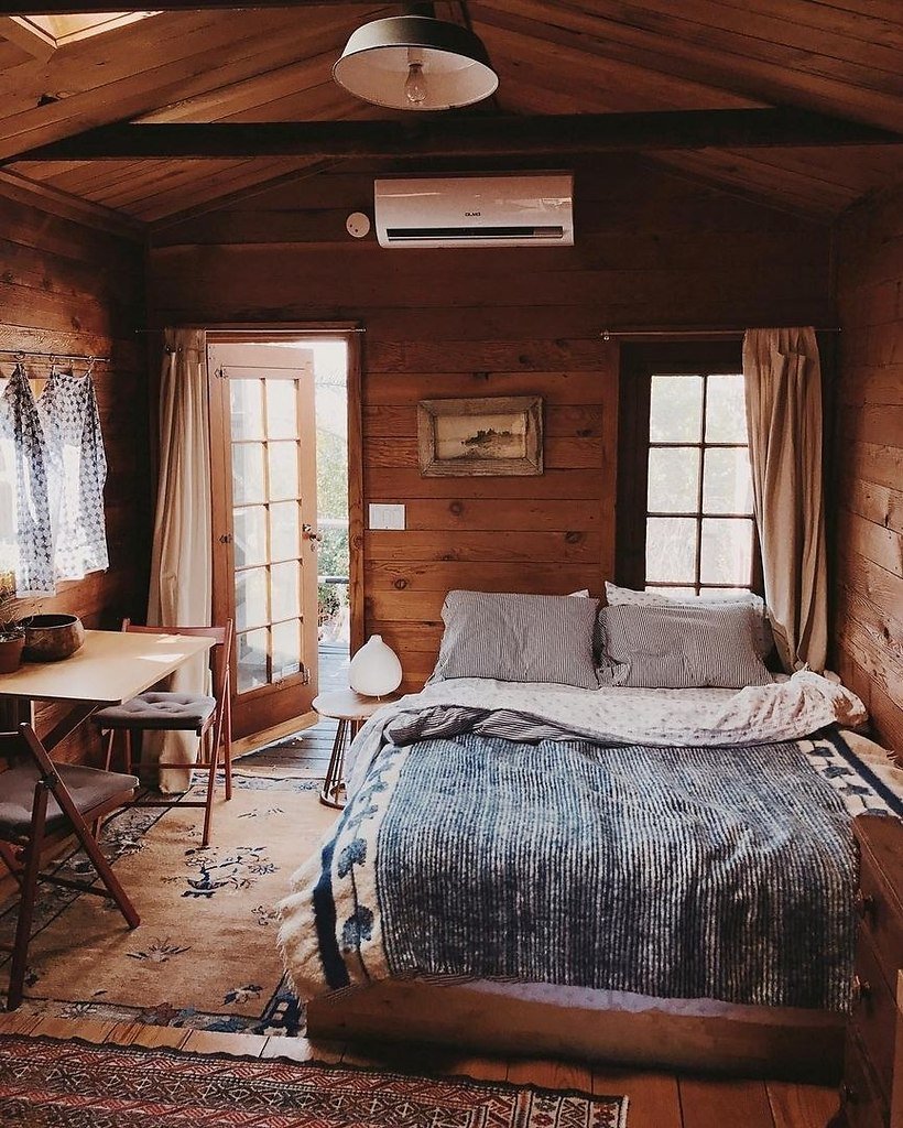 Спальня в деревенском доме