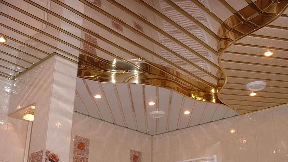 Вентилируемый потолок в ванной