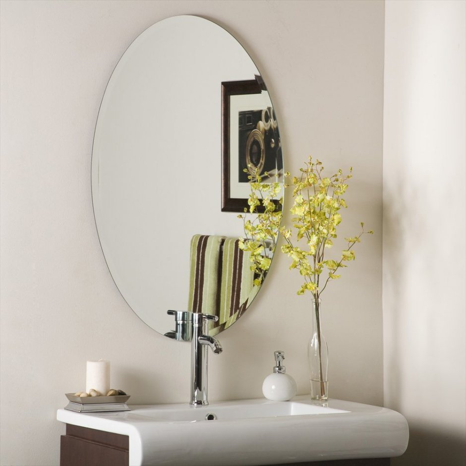Овальное зеркало для ванной комнаты