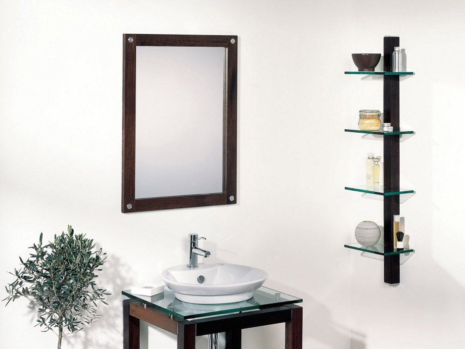 Зеркало для ванной комнаты с аксессуарами