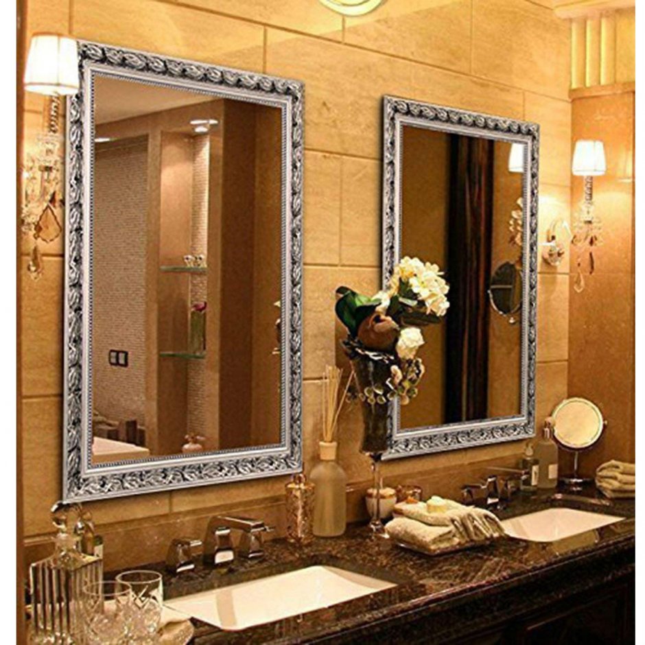 Узкое высокое зеркало в интерьере ванной комнаты