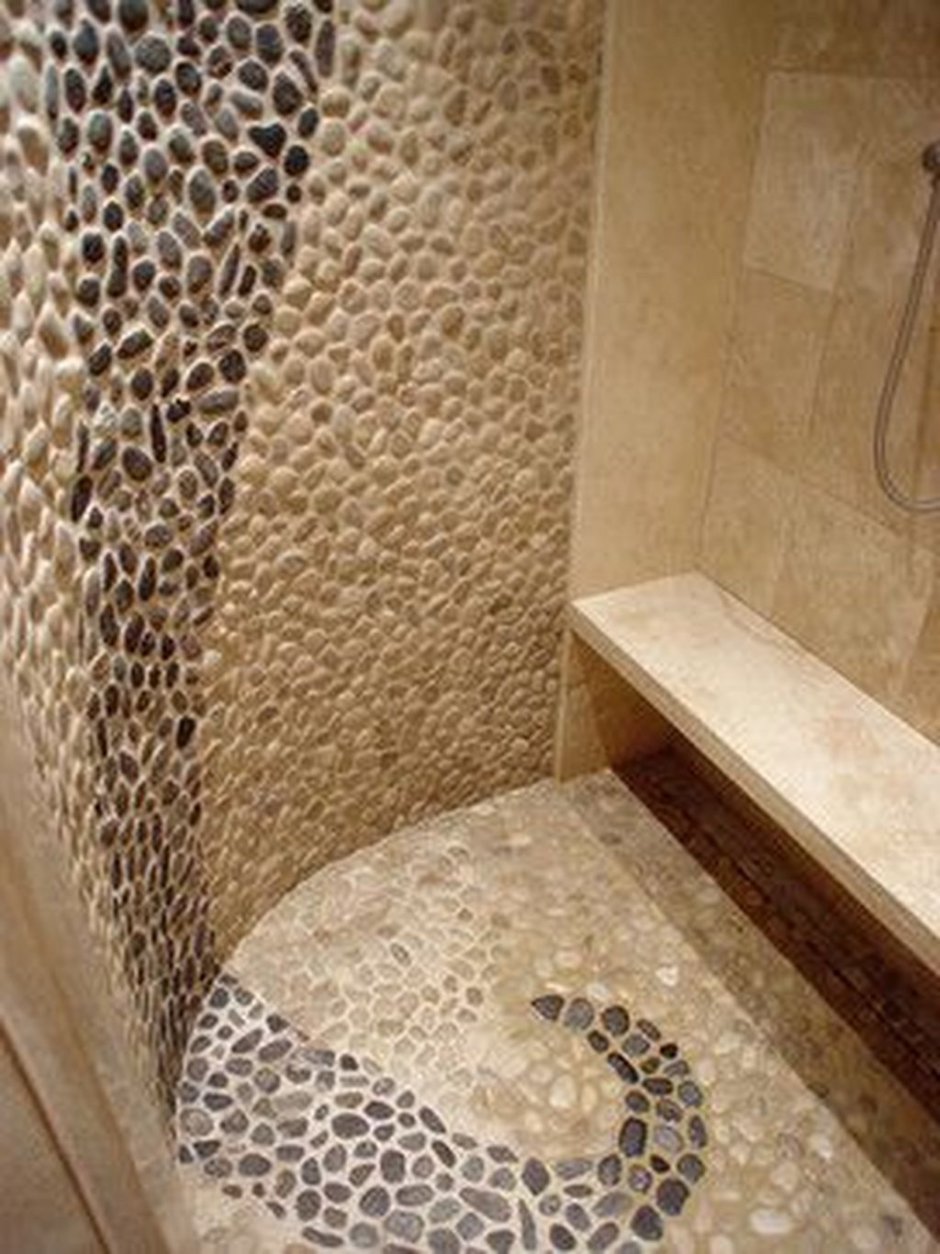 Мозаика из гальки в ванной