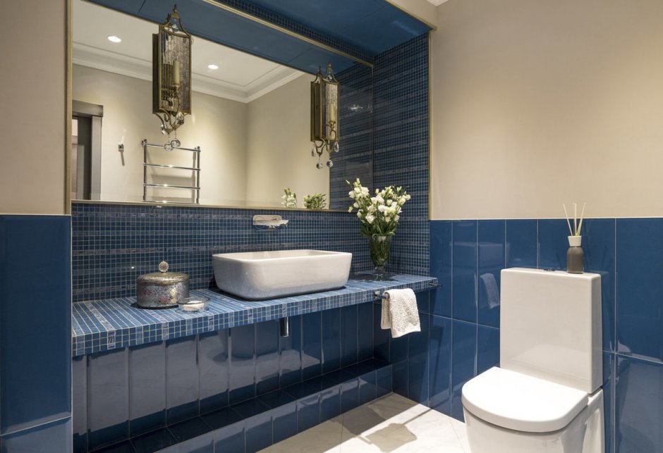 Интерьеры ванных комнат в синих тонах