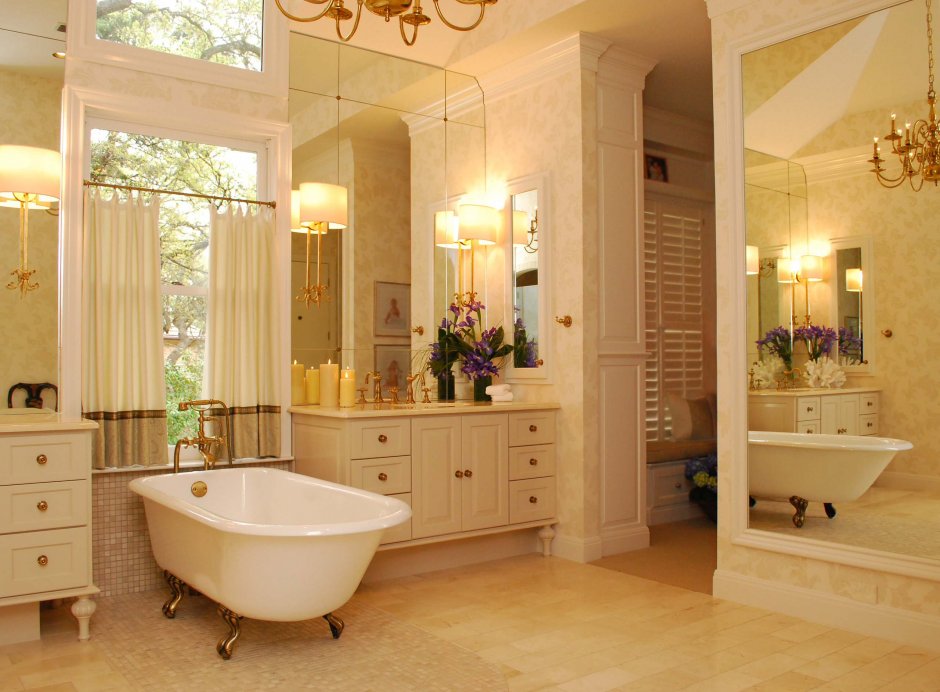 Стильные интерьеры ванных комнат с зеркалами