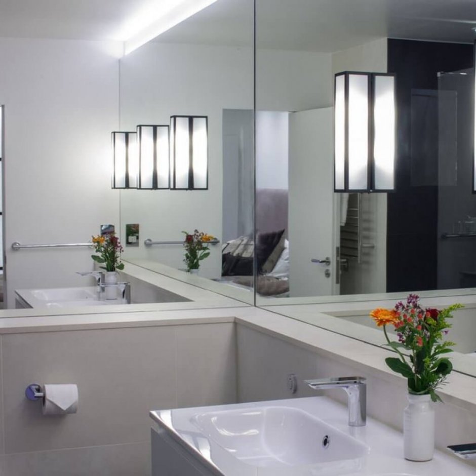 Ванные комнаты с большим зеркалом