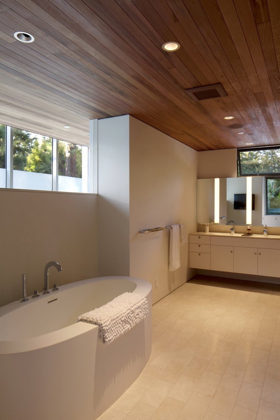 Деревянный реечный потолок в ванной (34 фото)