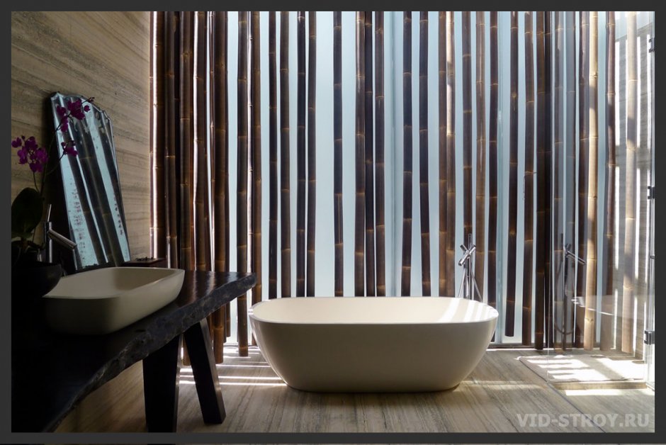 Бамбуковая стена в интерьере ванной