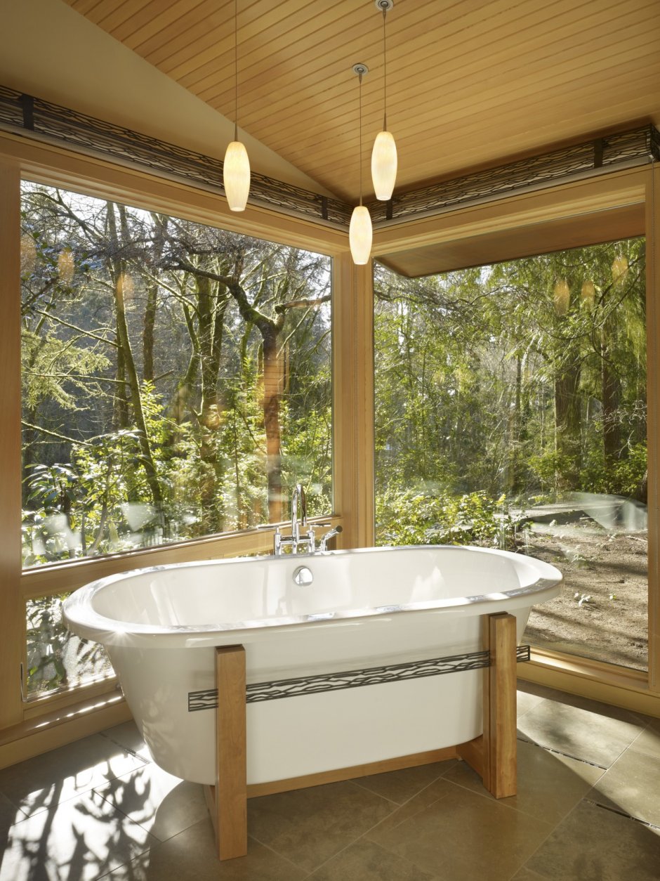 Ванная в деревянном доме с окном (34 фото)