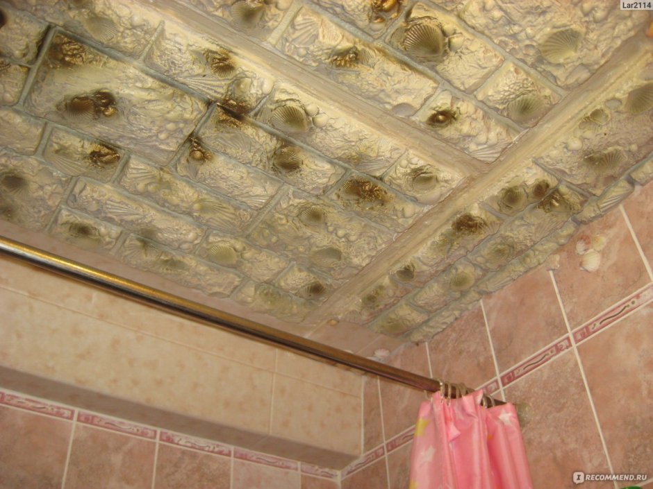 Потолок из сайдинга в ванной