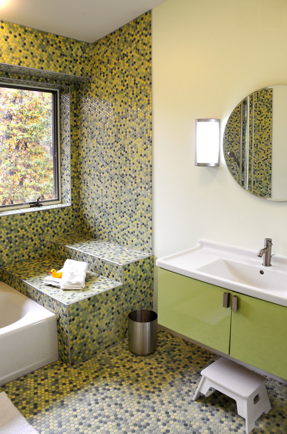 Ванные комнаты с зеленой мозаикой