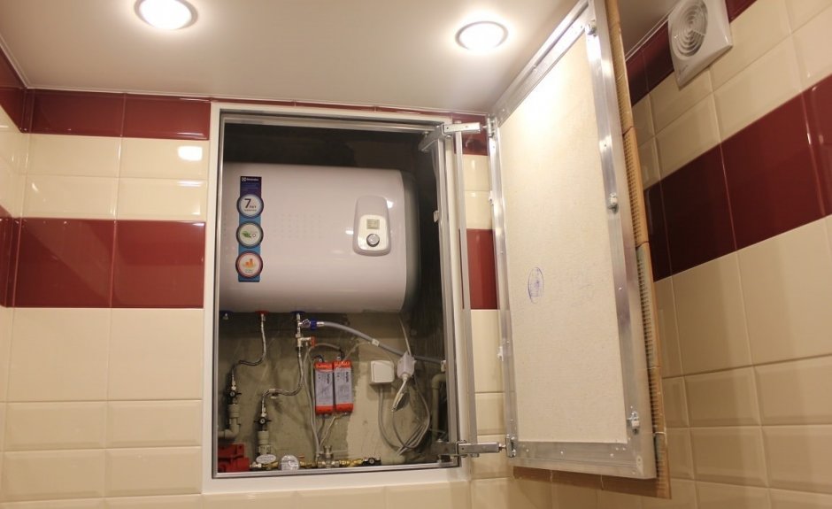 Накопительный водонагреватель в сантехнический шкаф