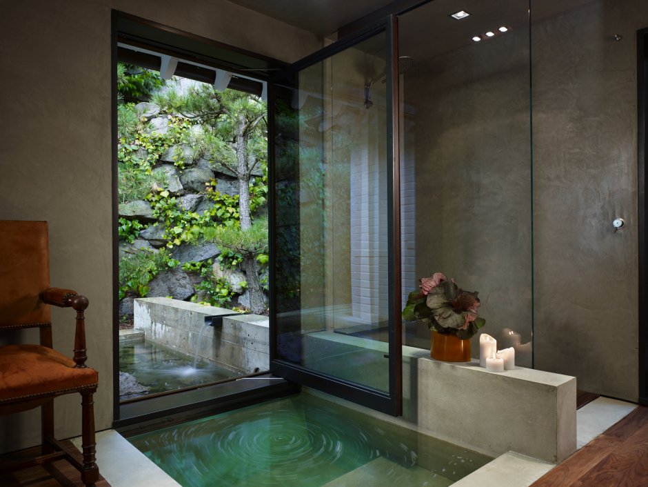 Ванная комната с душем в японском стиле