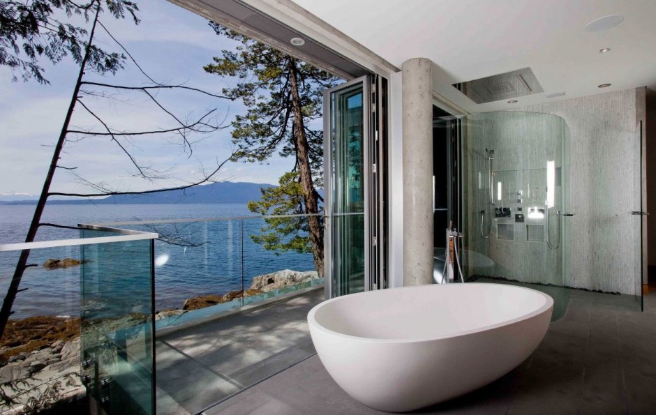 Панорамное окно в ванной