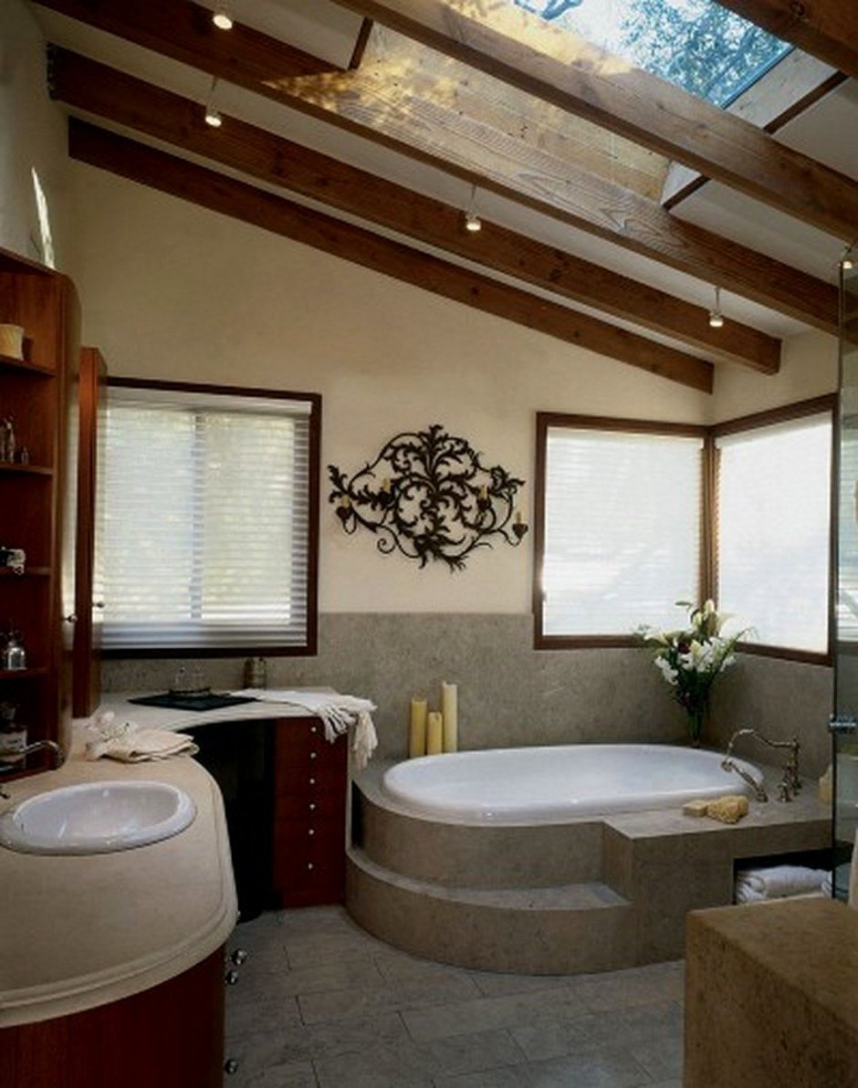 Интерьер ванной комнаты на мансарде