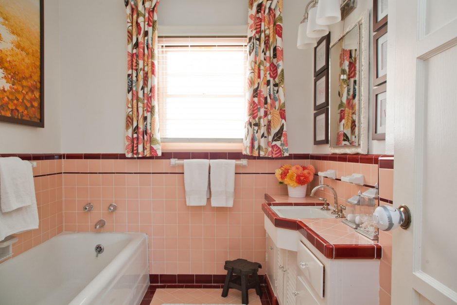 Интерьер ванной комнаты в персиковых тонах