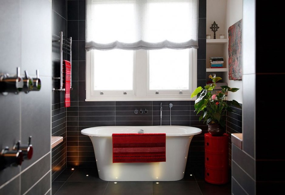 Черно бело красная ванная