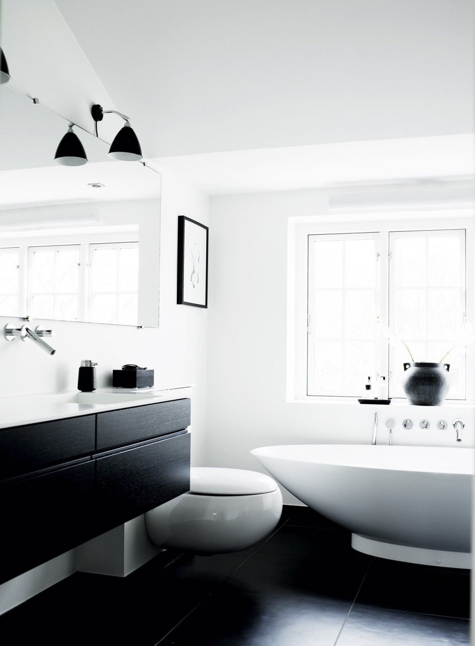 Черный пол белые стены в ванной (35 фото)
