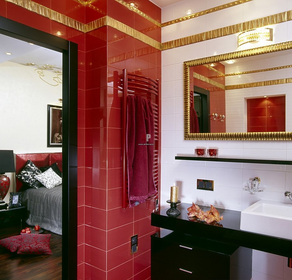 Ванные комнаты красно-золотые