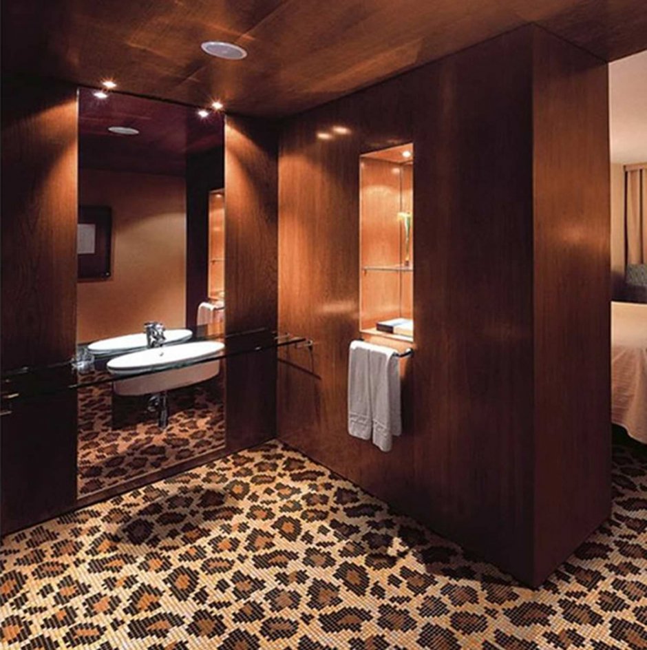 Интерьер ванной комнаты в леопардовом цвете