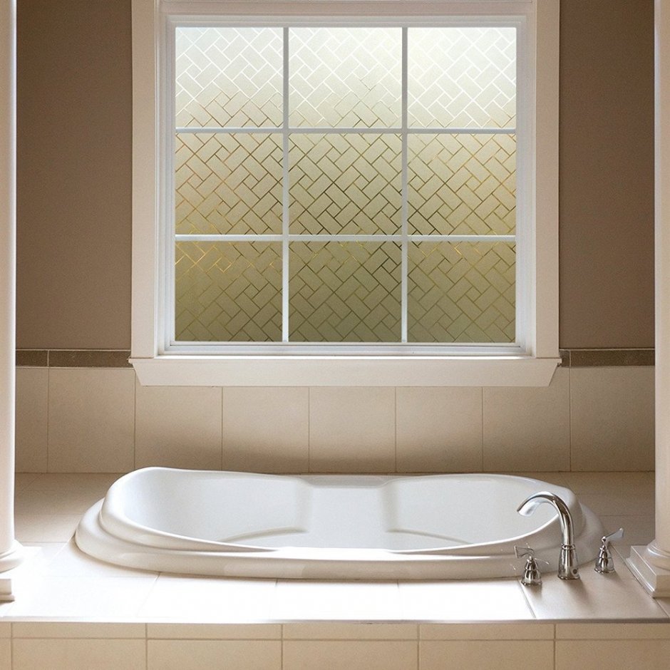 Матовое окно в ванной