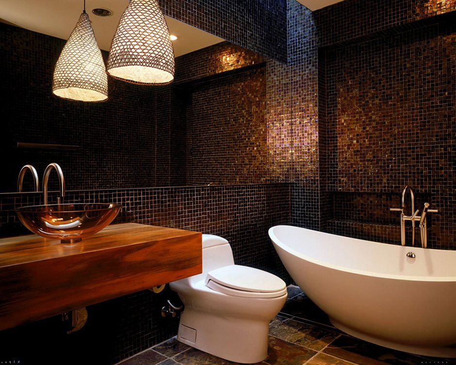 Интерьер ванной комнаты с мозаикой