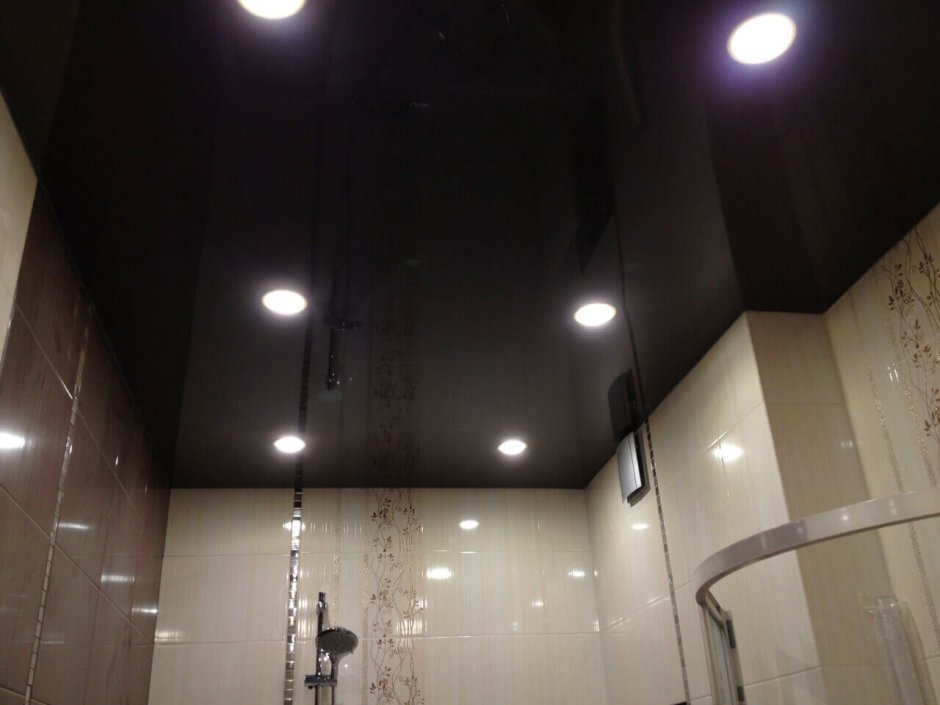 Необычный потолок в ванной