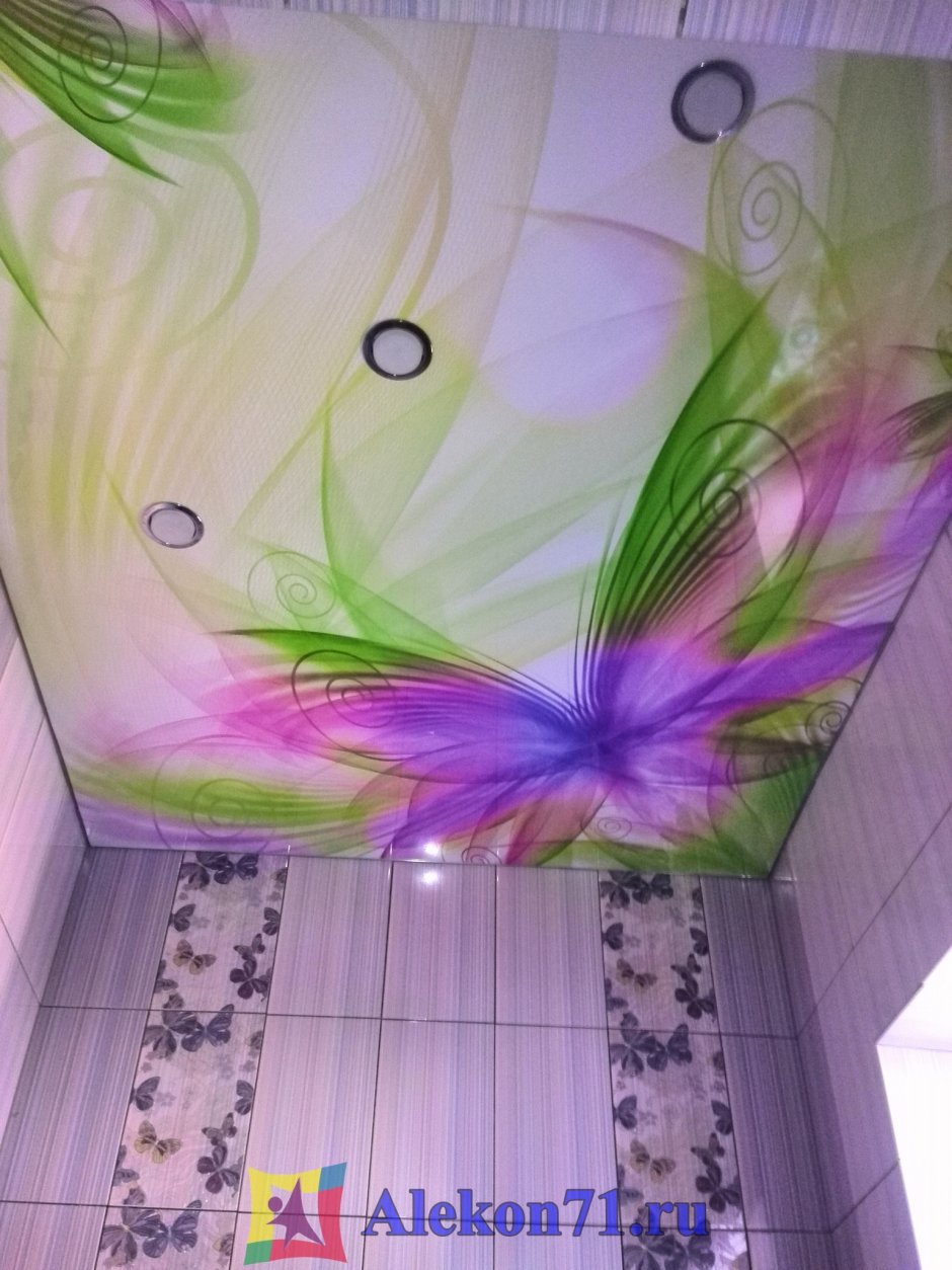 Натяжной потолок в ванну с фотопечатью