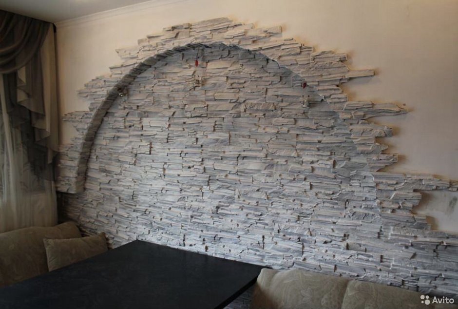 Отделка арки декоративным камнем из гипса