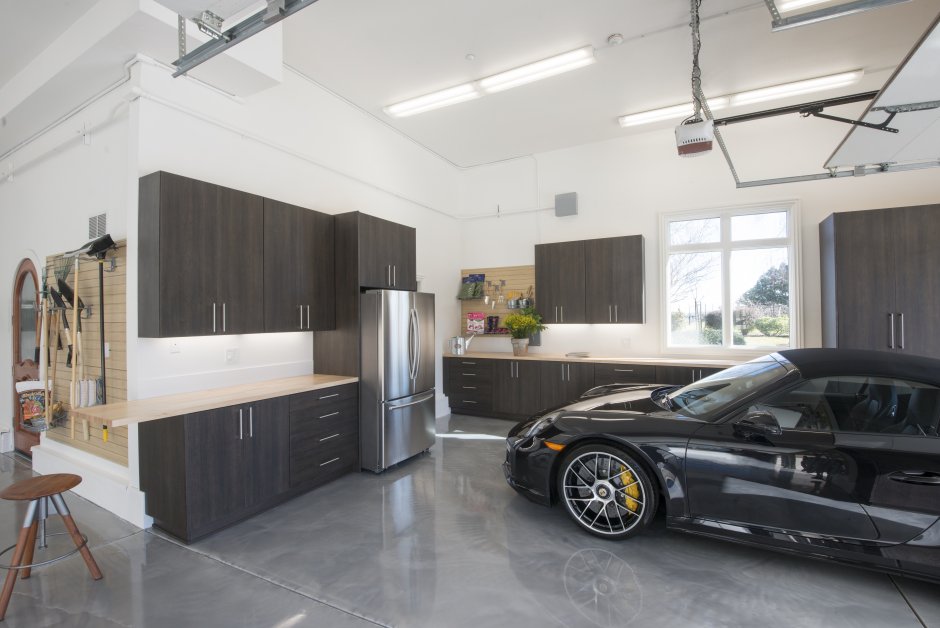 Интерьер гаража в современном стиле