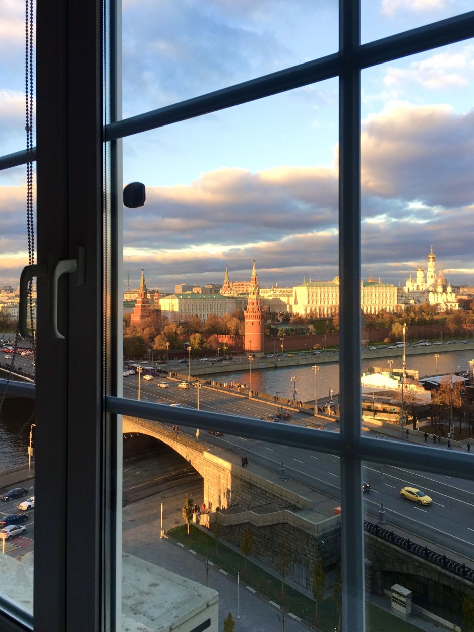 Окно с видом на Кремль