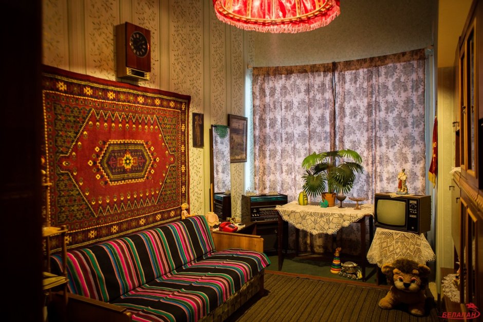 Комната в Советском стиле