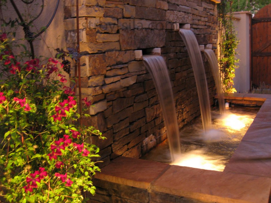 Декоративные пристенные фонтаны и водопады