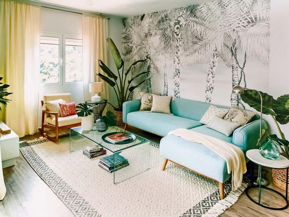 Комната в тропическом стиле с белой мебелью