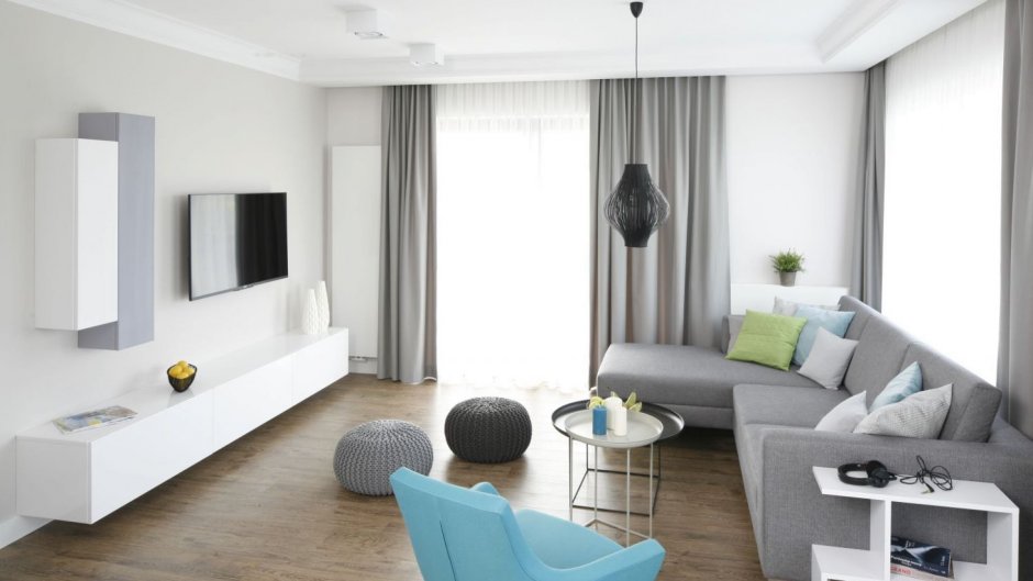 Интерьер современной квартиры в светлых тонах с серым
