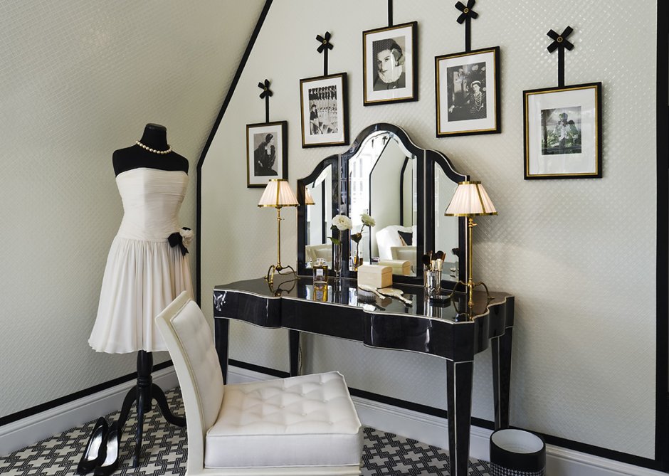 Стиль Коко Шанель в интерьере фото черно белые стены