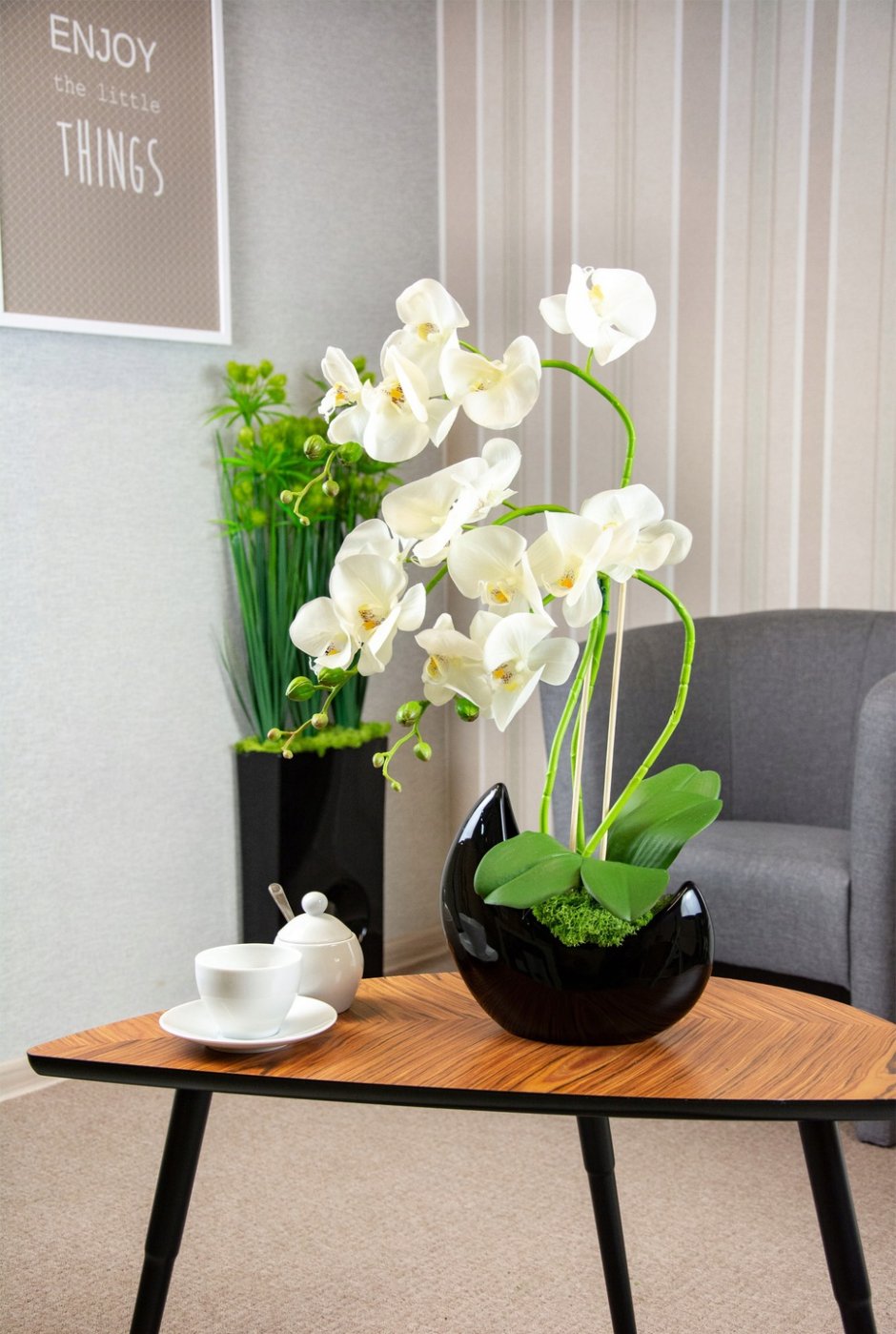 Искусственные орхидеи в горшках