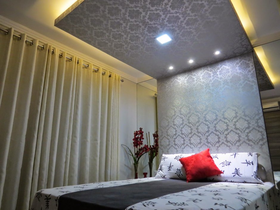 Подсветка потолка на мансарде в спальне