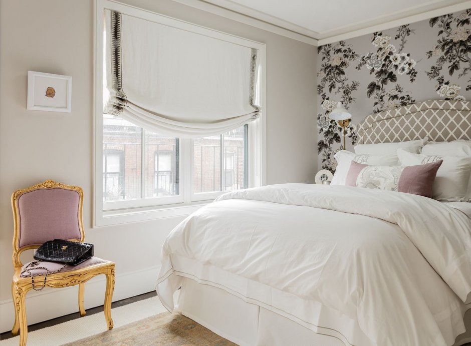 Спальня в светло серых тонах в современном стиле